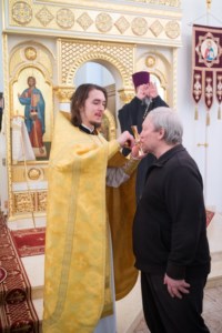 Митрополит Лонгин возглавил Литургию с сурдопереводом