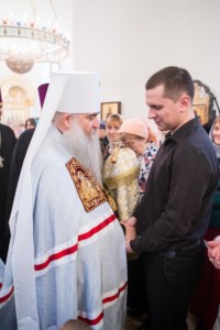 Митрополит Лонгин возглавил Литургию с сурдопереводом