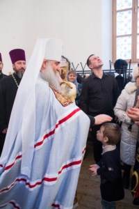 Митрополит Лонгин возглавил Литургию с сурдопереводом