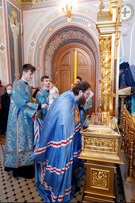 Великая вечерня в соединении с Литургией святителя Иоанна Златоуста в Свято-Троицком кафедральном соборе г. Саратова