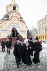 Митрополит Лонгин возглавил Литургию с сурдопереводом