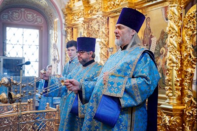 Великая вечерня в соединении с Литургией святителя Иоанна Златоуста в Свято-Троицком кафедральном соборе г. Саратова