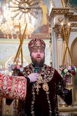 Божественная литургия в Покровском соборе Саратова