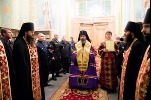 Встреча Феодоровской иконы Божией Матери и Всенощное бдение в храме в честь Покрова Пресвятой Богородицы г. Саратова
