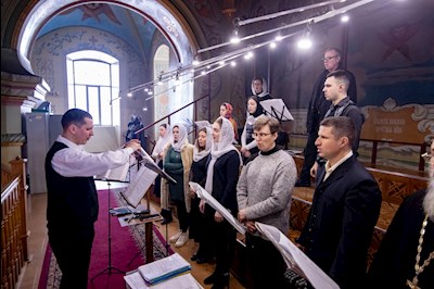 Божественная литургия в Покровском соборе Саратова