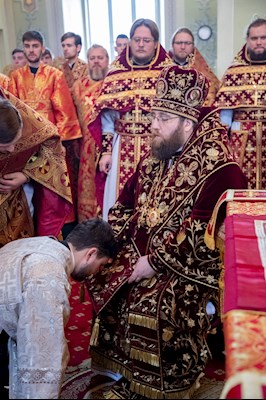 Божественная литургия в Покровском соборе Саратова