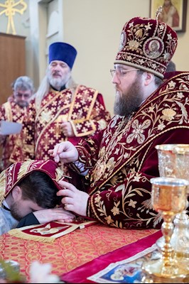 Божественная литургия в Покровском соборе Саратова