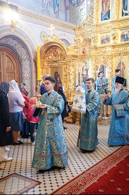 Великая вечерня в соединении с Литургией святителя Иоанна Златоуста в Свято-Троицком кафедральном соборе г. Саратова