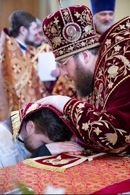 Божественная литургия в Покровском соборе Саратова