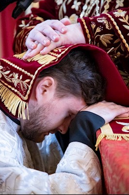 Божественная литургия в Покровском соборе Саратова
