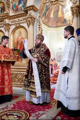 Божественная литургия в Покровском соборе Саратова