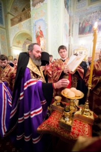 Встреча Феодоровской иконы Божией Матери и Всенощное бдение в храме в честь Покрова Пресвятой Богородицы г. Саратова