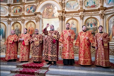 Божественная литургия в Покровском соборе Саратова