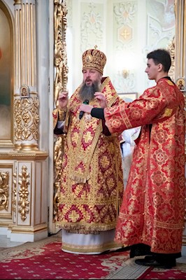 Божественная литургия в Покровском соборе Саратова