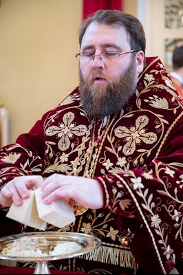 Божественная литургия в Покровском соборе Саратова
