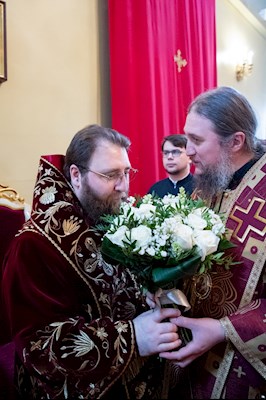 Божественная литургия в Покровском соборе Саратова