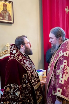 Божественная литургия в Покровском соборе Саратова