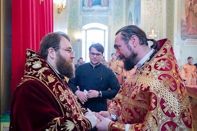 Божественная литургия в Покровском соборе Саратова