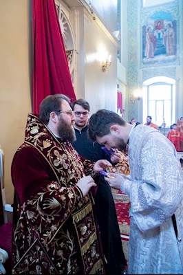 Божественная литургия в Покровском соборе Саратова
