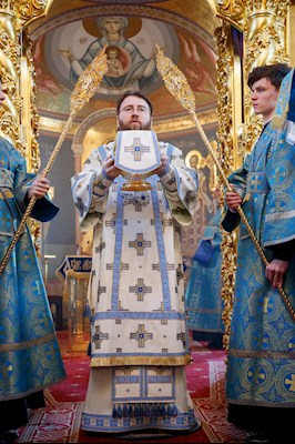 Великая вечерня в соединении с Литургией святителя Иоанна Златоуста в Свято-Троицком кафедральном соборе г. Саратова