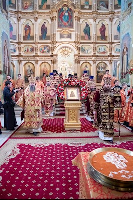 Божественная литургия в Покровском соборе Саратова