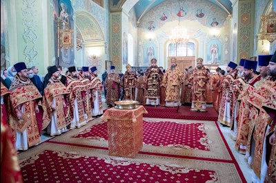 Божественная литургия в Покровском соборе Саратова