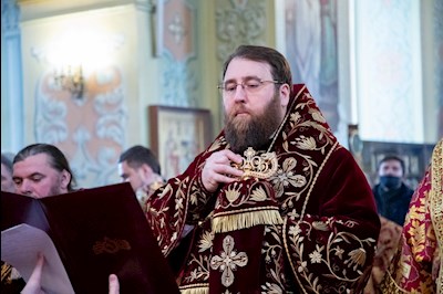 Божественная литургия в Покровском соборе Саратова