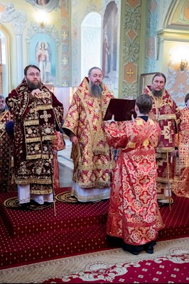 Божественная литургия в Покровском соборе Саратова