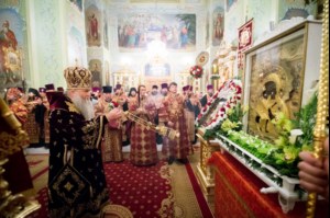 Встреча Феодоровской иконы Божией Матери и Всенощное бдение в храме в честь Покрова Пресвятой Богородицы г. Саратова