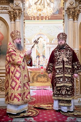 Божественная литургия в Покровском соборе Саратова