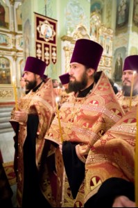Встреча Феодоровской иконы Божией Матери и Всенощное бдение в храме в честь Покрова Пресвятой Богородицы г. Саратова