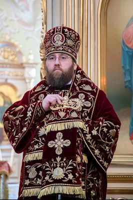 Божественная литургия в Покровском соборе Саратова