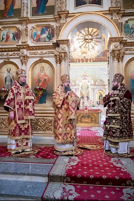 Божественная литургия в Покровском соборе Саратова