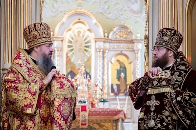 Божественная литургия в Покровском соборе Саратова