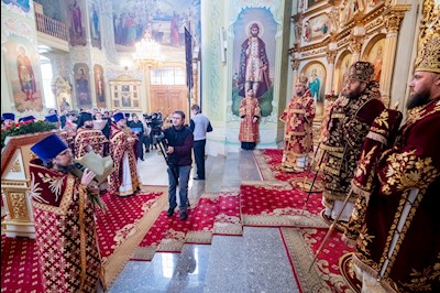 Божественная литургия в Покровском соборе Саратова