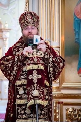 Божественная литургия в Покровском соборе Саратова