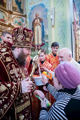 Божественная литургия в Покровском соборе Саратова
