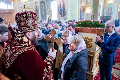 Божественная литургия в Покровском соборе Саратова