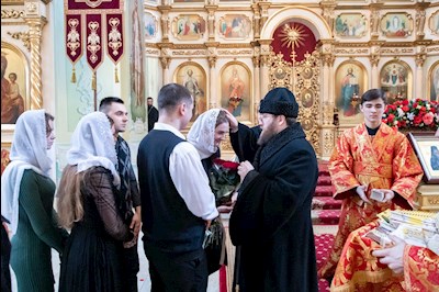 Божественная литургия в Покровском соборе Саратова
