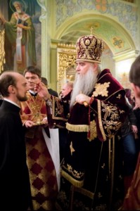Встреча Феодоровской иконы Божией Матери и Всенощное бдение в храме в честь Покрова Пресвятой Богородицы г. Саратова