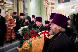 Встреча Феодоровской иконы Божией Матери и Всенощное бдение в храме в честь Покрова Пресвятой Богородицы г. Саратова