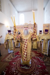 Митрополит Саратовский совершил Божественную литургию в храме во имя святителя Митрофана Воронежского города Саратова