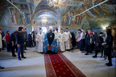 Крещальная литургия в Свято-Троицком кафедральном соборе Саратова