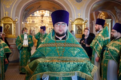 Митрополит Игнатий совершил Божественную литургию в Свято-Троицком кафедральном соборе г. Саратова