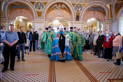 Митрополит Игнатий совершил Божественную литургию в Свято-Троицком кафедральном соборе г. Саратова