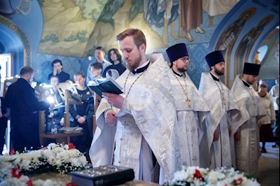 Крещальная литургия в Свято-Троицком кафедральном соборе Саратова