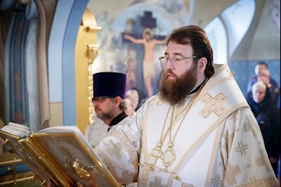 Крещальная литургия в Свято-Троицком кафедральном соборе Саратова