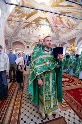 Митрополит Игнатий совершил Божественную литургию в Свято-Троицком кафедральном соборе г. Саратова