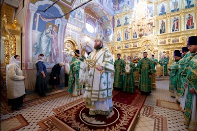 Митрополит Игнатий совершил Божественную литургию в Свято-Троицком кафедральном соборе г. Саратова