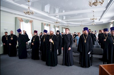 Митрополит Игнатий вручил дипломы выпускникам СПДС